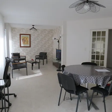 Saint-maurille Coeur D'angers Et Parking * 昂热