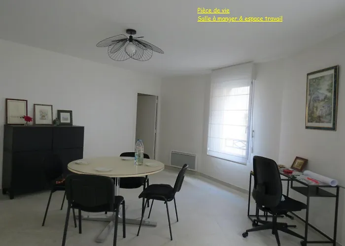 Saint-maurille Coeur D'angers Et Parking