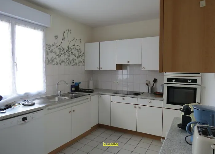 Saint-maurille Coeur D'angers Et Parking